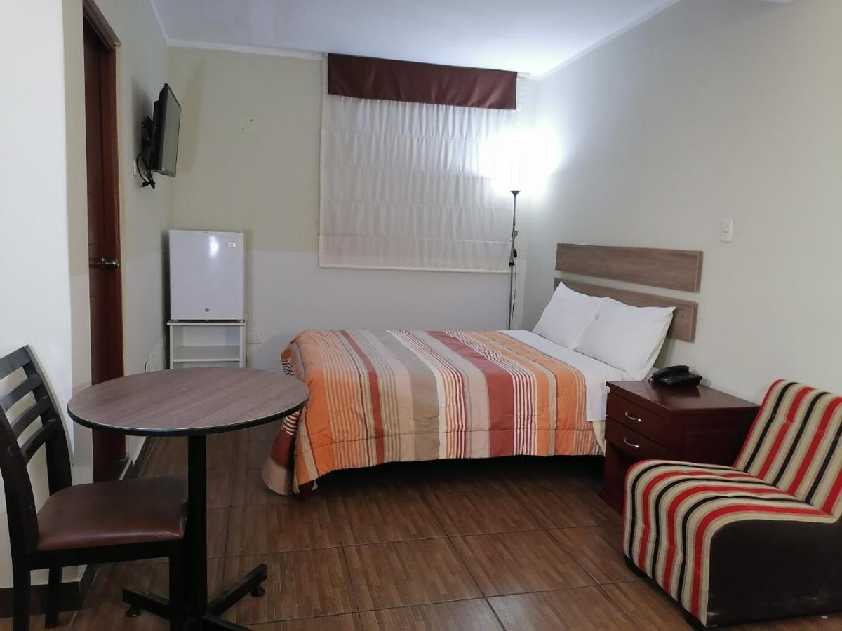 Hotel Plaza Barranca Bagian luar foto